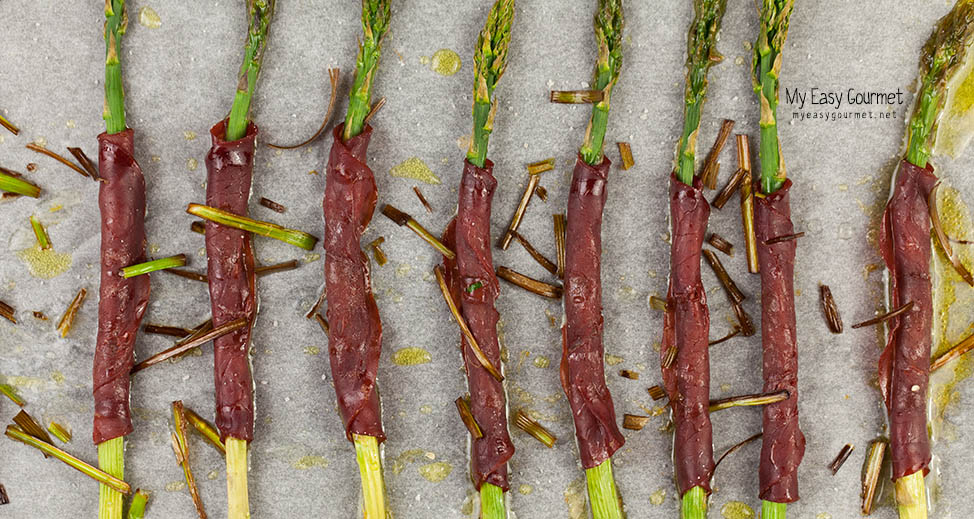 Asparagus wrapped in bresaola slices