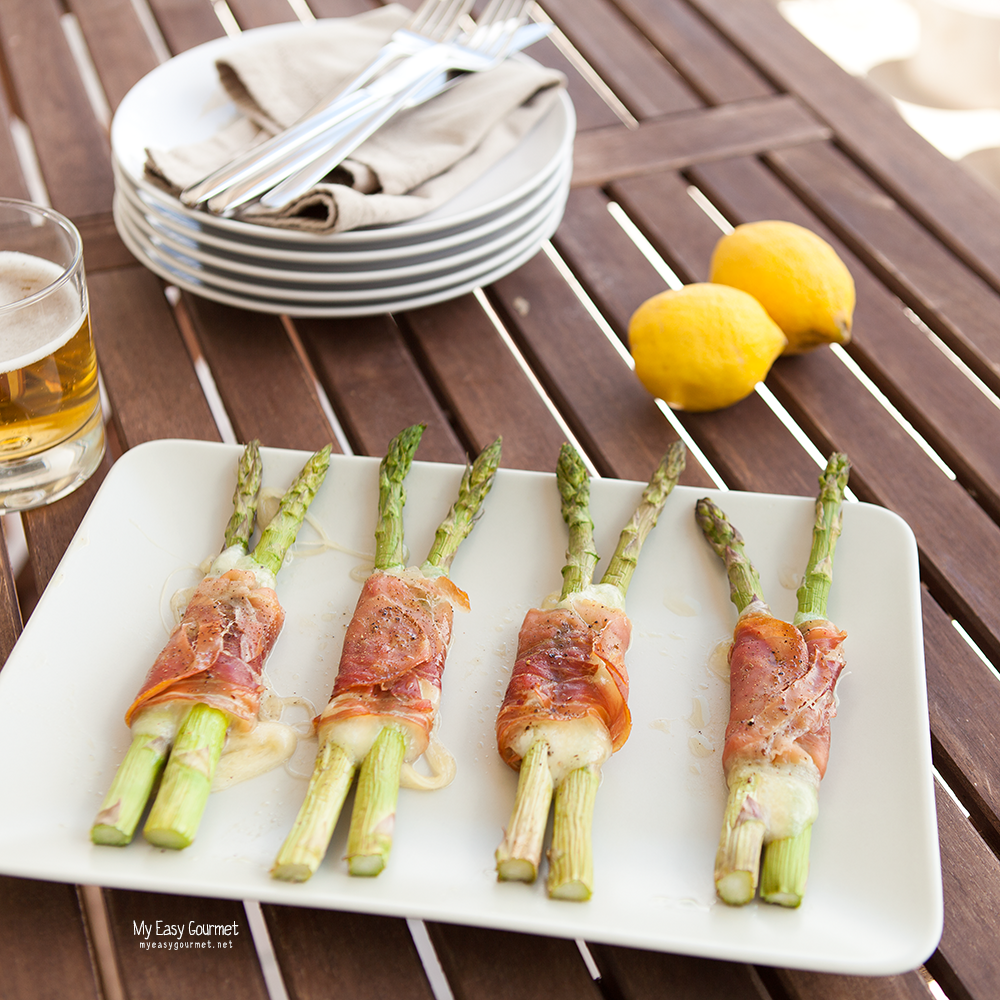 Prosciutto wrapped asparagus with mozzarella