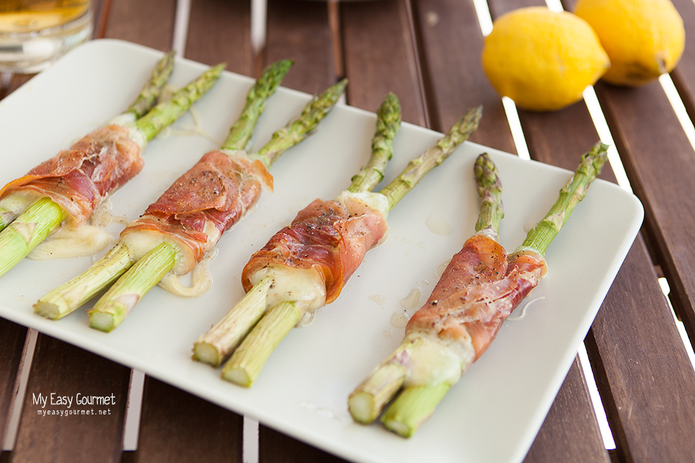 Prosciutto wrapped asparagus with mozzarella