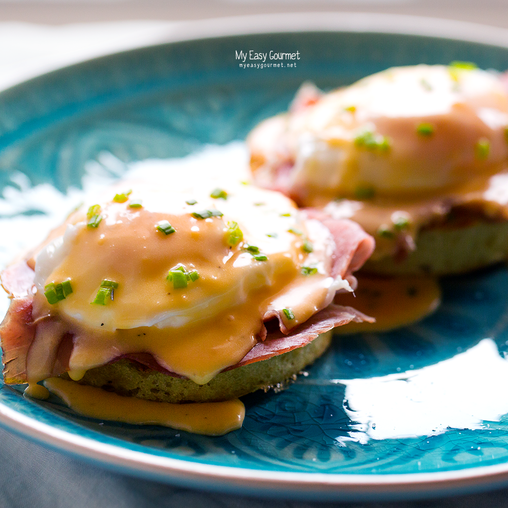 Eggs benedict with beer crumpets