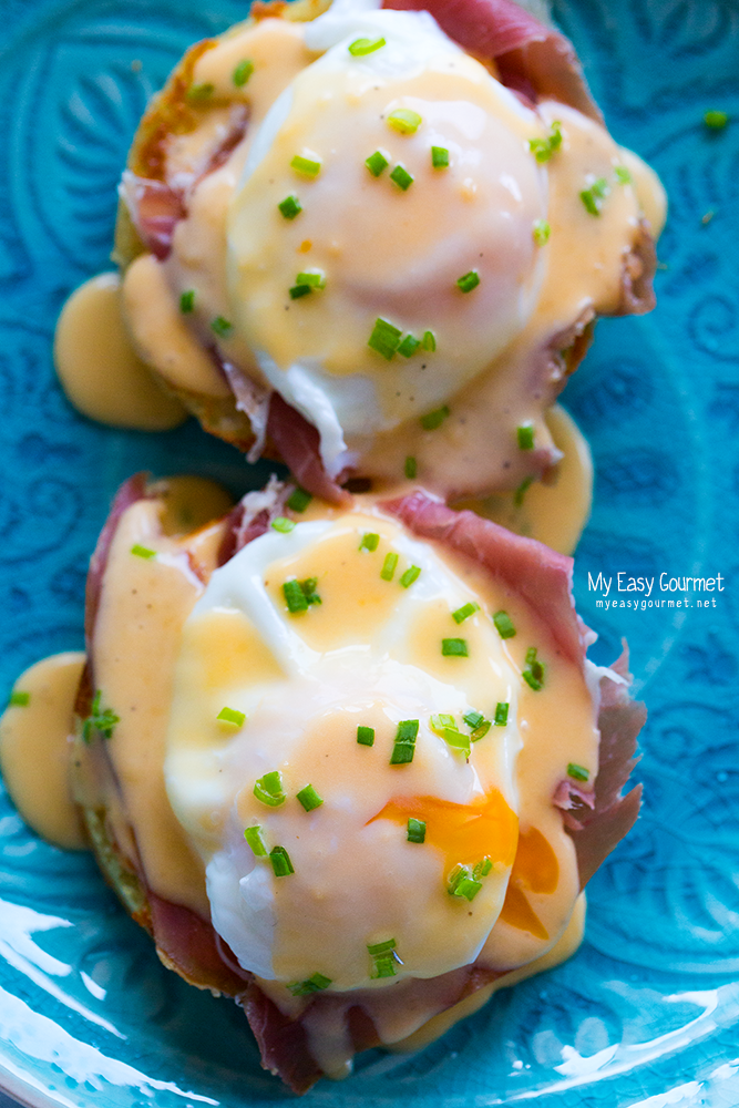 Eggs benedict with beer crumpets